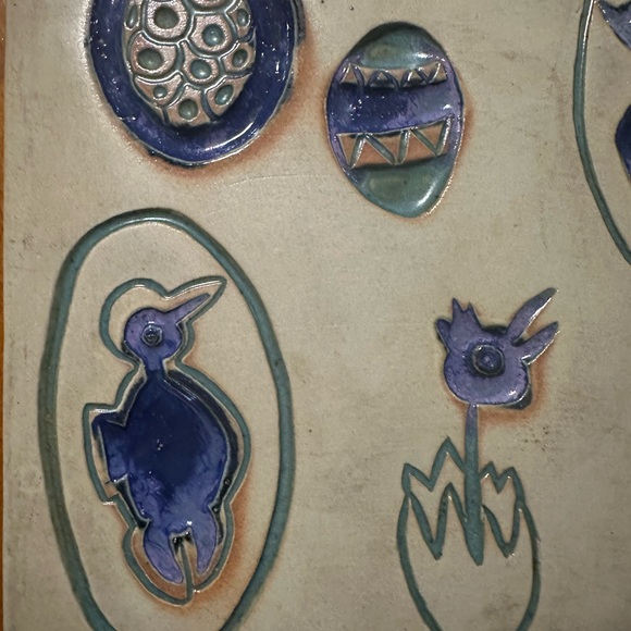 VTG MCM Bennington Pottery Trivet Wall Art Tile 8x8 Stamped #1535 Eggs & Chicks - Picture 4 of 4